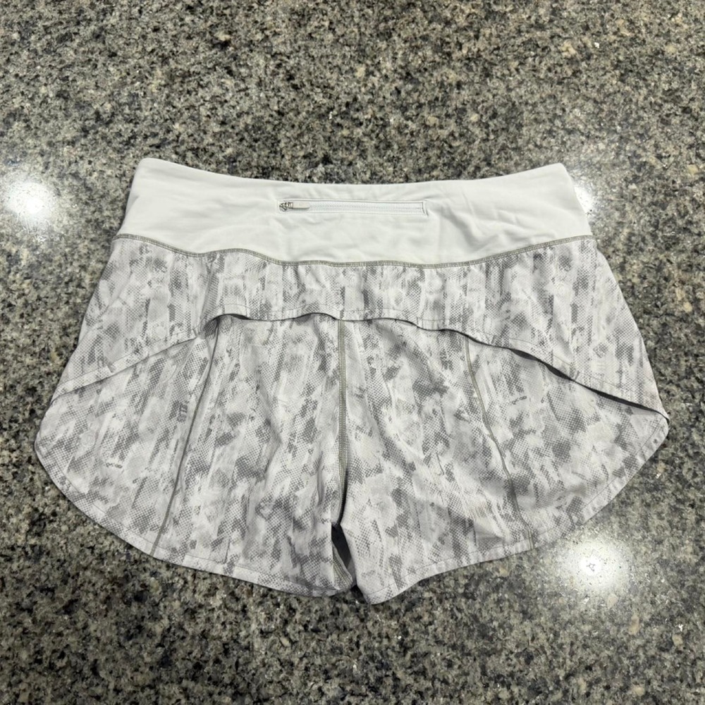 Lululemon Speed Up Mid-Rise Short 4" White Grey Print Size 10 LW7AVMT